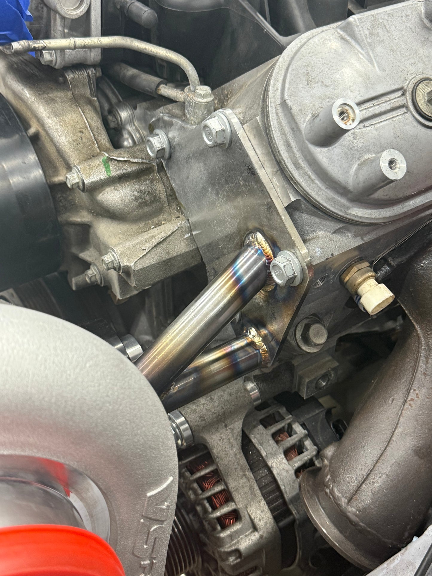 LS Cylinder Head Mid-Frame Turbo Mount