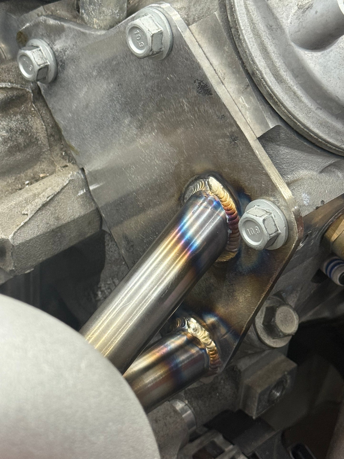 LS Cylinder Head Mid-Frame Turbo Mount